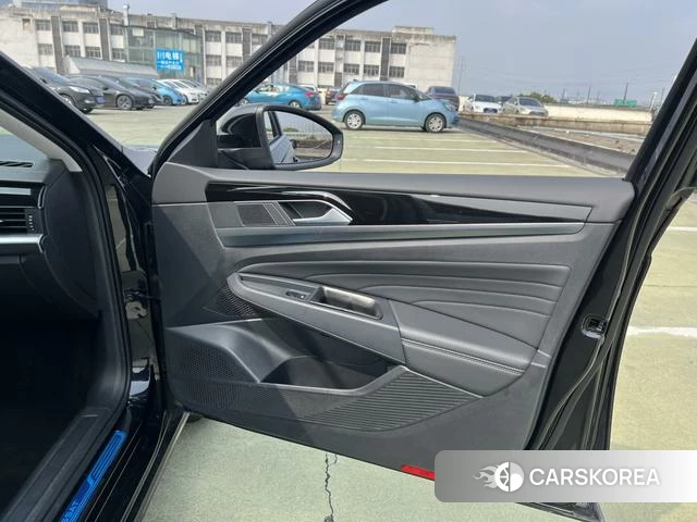 Volkswagen Passat 2025 Черный из Китая, фото 5