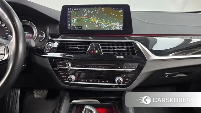 BMW 5 Series (G30) 2018 Белый из Кореи, фото 5