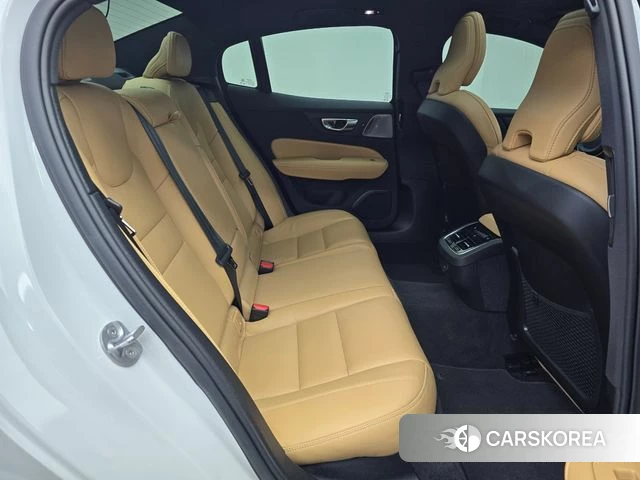 Volvo S60 3rd generation 2024 Белый из Кореи, фото 5