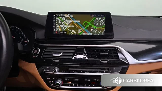 BMW 5 Series (G30) 2018 Белый из Кореи, фото 5