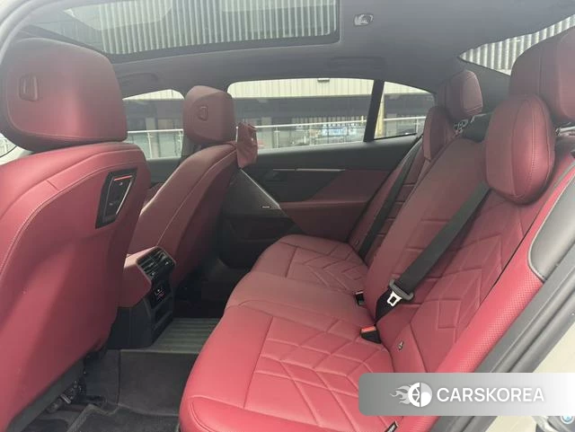 BMW 5 series 2025 Белый из Китая, фото 5