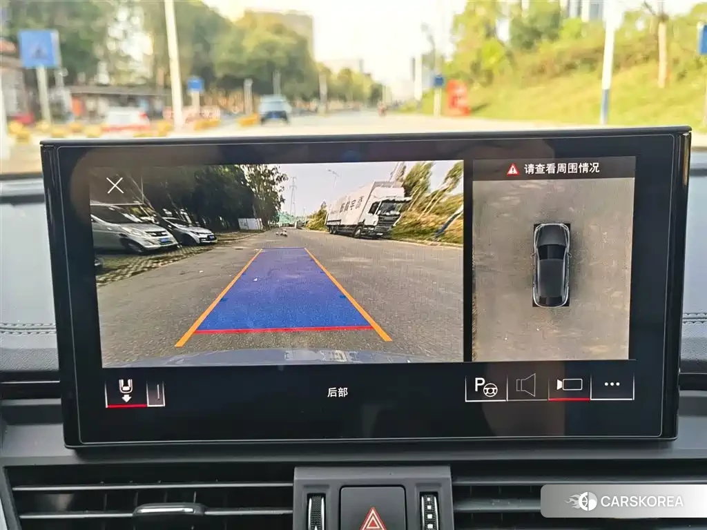 Audi Q5L 2022 Silver/gray из Китая, фото 5