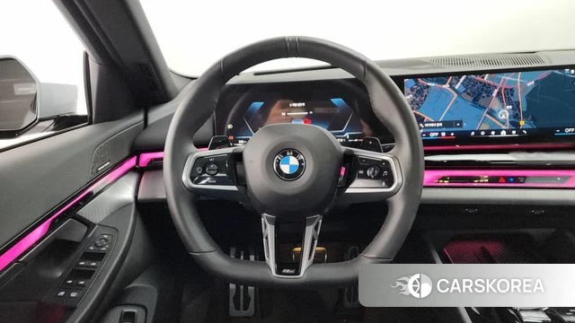BMW 5 Series (G60) 2024 Светло-серебряный цвет из Кореи, фото 5