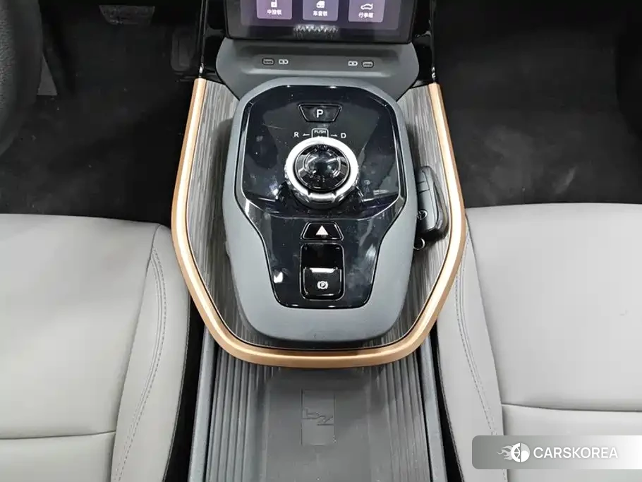 Toyota bZ3 2026 Silver/gray из Китая, фото 6