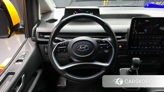 Hyundai Staria 2023 Желтый из Кореи, фото 5