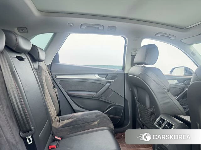 Audi Q5L 2021 Черный из Китая, фото 5
