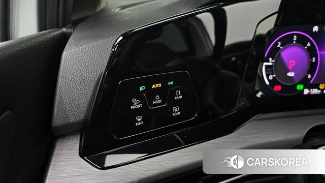 Volkswagen Golf 8th Generation 2022 Белый из Кореи, фото 5