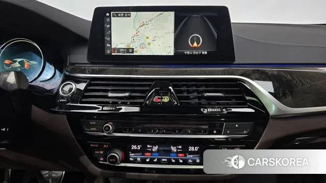 BMW 5 Series (G30) 2018 Белый из Кореи, фото 5