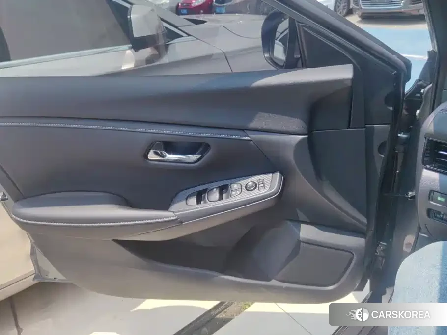 Nissan Sylphy 2025 Silver/gray из Китая, фото 5
