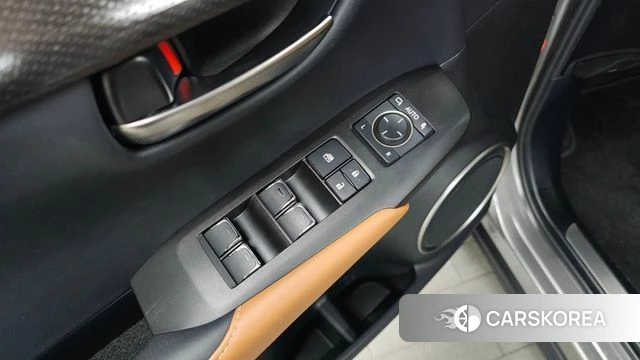 Lexus NX300h 2018 Серебристо-серый из Кореи, фото 5