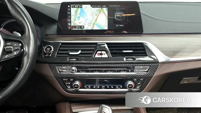 BMW 5 Series (G30) 2018 Белый из Кореи, фото 5