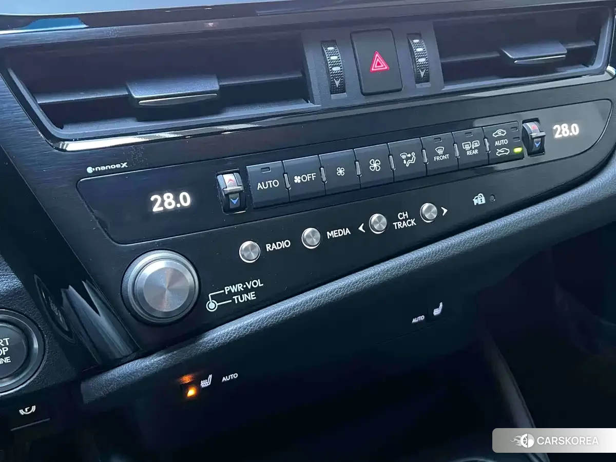 Lexus ES 2023 Silver/gray из Китая, фото 5