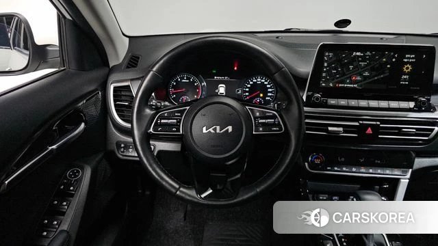 Kia Seltos 2022 Белый из Кореи, фото 5