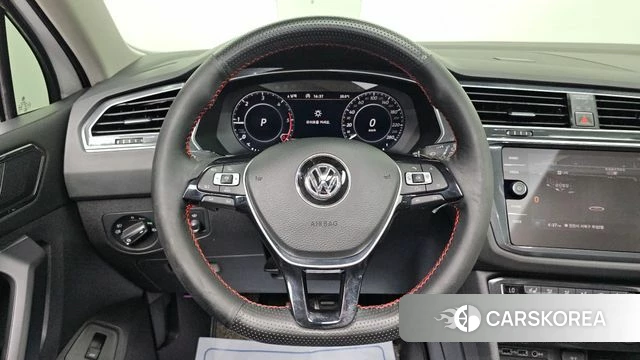 Volkswagen Tiguan second Generation 2018 Белый из Кореи, фото 5