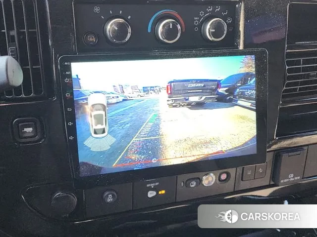 Chevrolet Express Van 2024 Черный из Кореи, фото 5