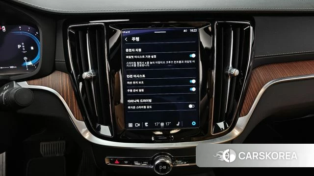 Volvo S60 3rd generation 2023 Белый из Кореи, фото 5