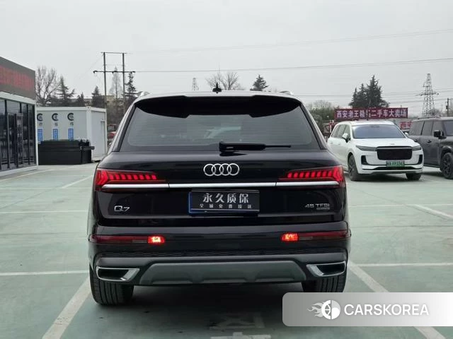 Audi Q7 2021 Черный из Китая, фото 5