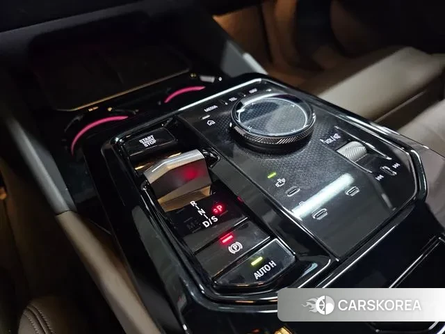 BMW 5 Series (G60) 2025 Белый из Кореи, фото 5