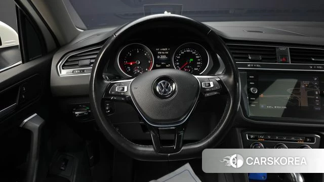 Volkswagen Tiguan second Generation 2019 Белый из Кореи, фото 5