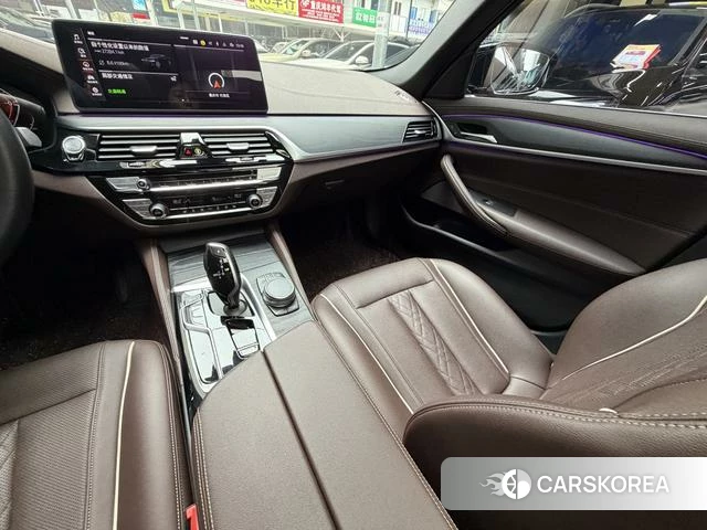 BMW 5 series 2023 Черный из Китая, фото 5