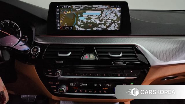 BMW 5 Series (G30) 2018 Белый из Кореи, фото 5