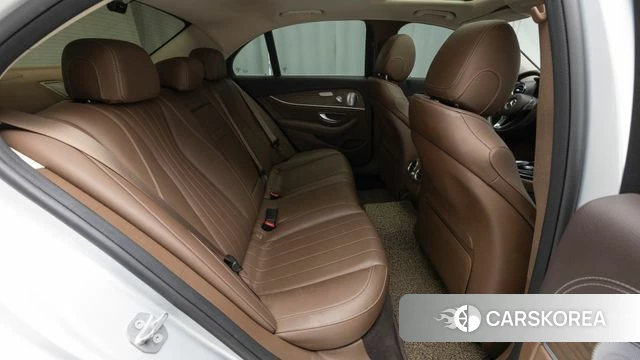 Mercedes-Benz E-Class W213 2018 Серебряный из Кореи, фото 5