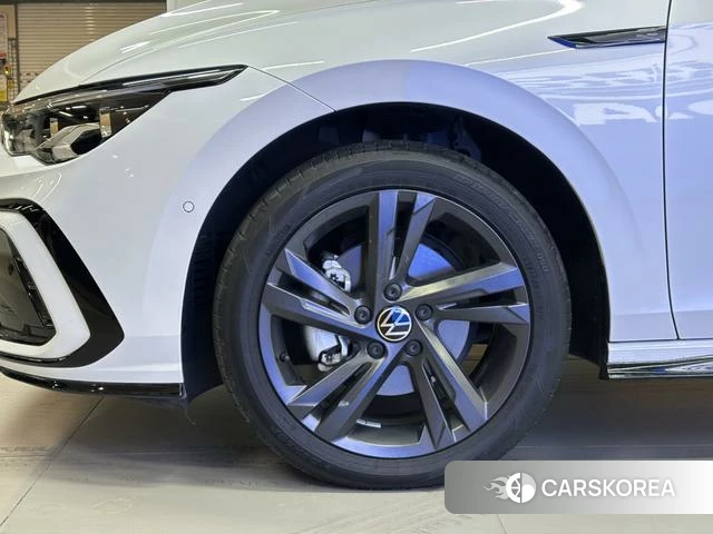 Volkswagen Golf 2024 Белый из Китая, фото 5
