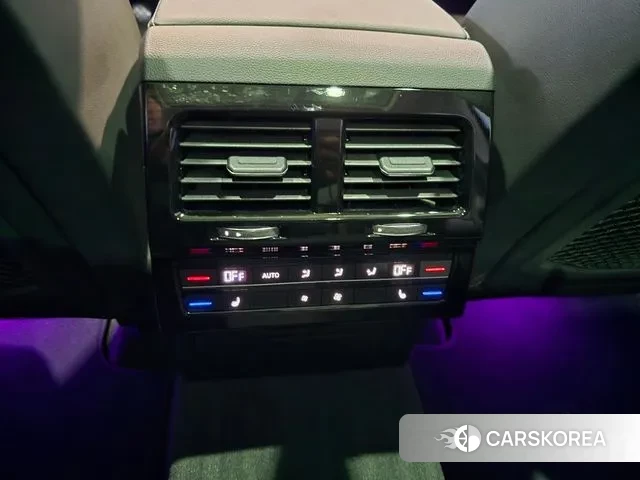 Volkswagen Touareg 3rd generation 2024 Белый из Кореи, фото 5