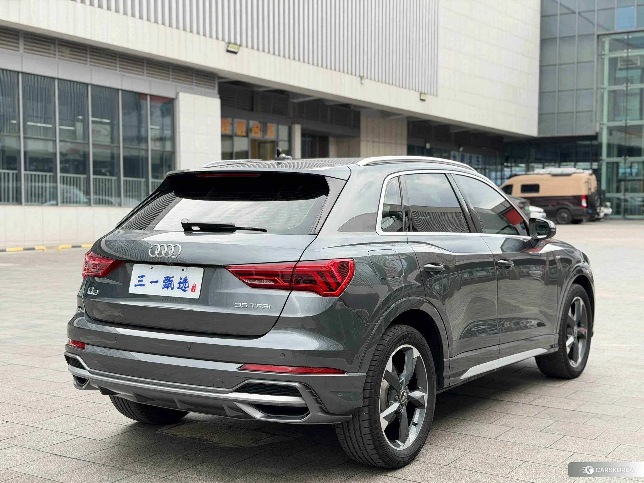 Audi Q3 2021 Темно-серый из Китая, фото 5