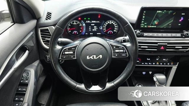 Kia Seltos 2022 Белый из Кореи, фото 5