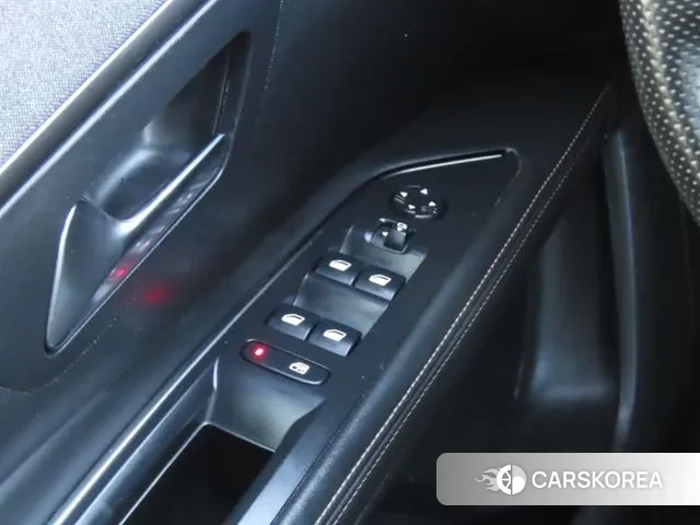 Peugeot 5008 second generation 2020 Черный из Кореи, фото 5