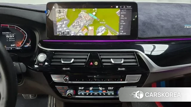 BMW 5 Series (G30) 2022 Белый из Кореи, фото 5