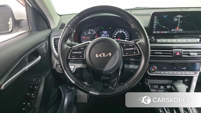 Kia Seltos 2022 Белый из Кореи, фото 5