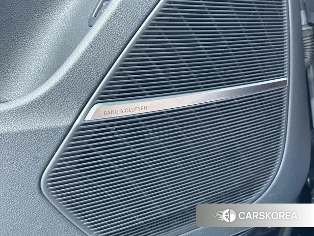 Audi Q7 2021 Черный из Китая, фото 5