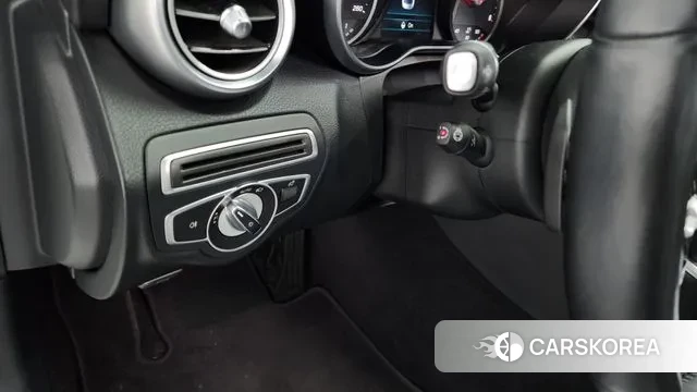 Mercedes-Benz C-Class W205 2019 Белый из Кореи, фото 5