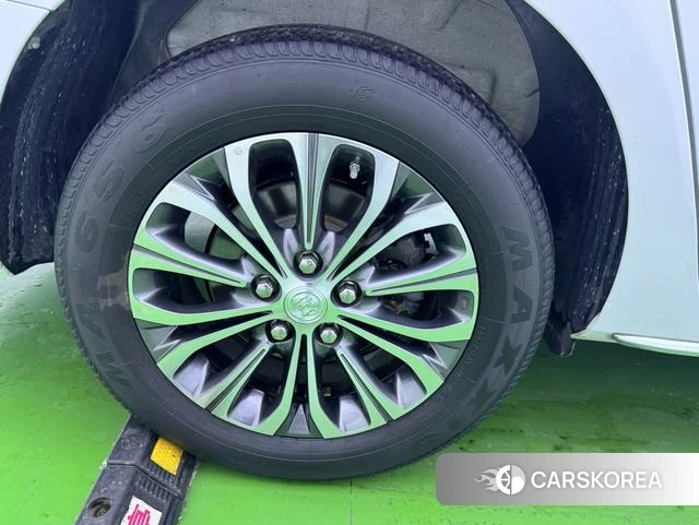 Buick GL8 2023 Белый из Китая, фото 5