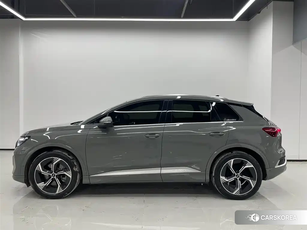 Audi Q4 2023 Silver/gray из Китая, фото 5