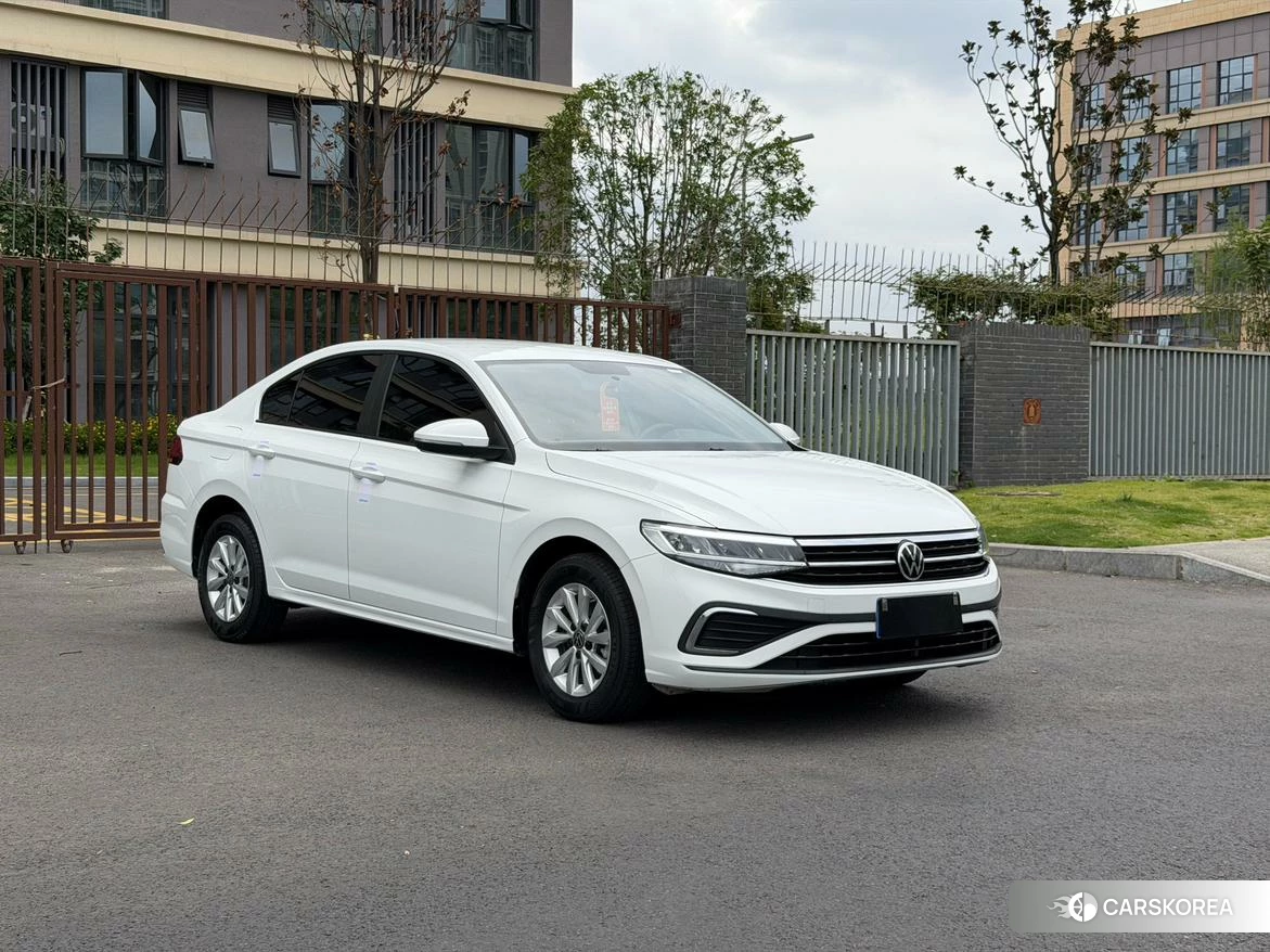 Volkswagen Bora 2022 Белый из Китая, фото 5