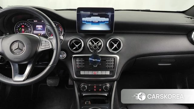 Mercedes-Benz A-Class W176 2018 Белый из Кореи, фото 5