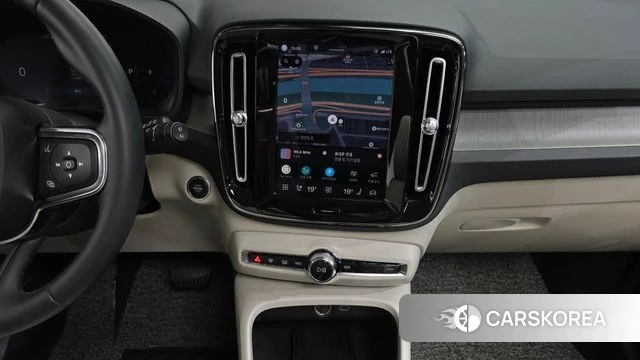 Volvo XC40 2023 Черный из Кореи, фото 5