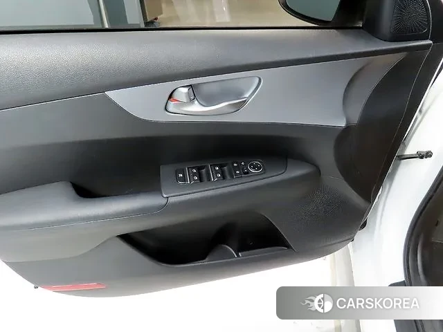 Kia The New K3 2nd generation 2021 Белый из Кореи, фото 5