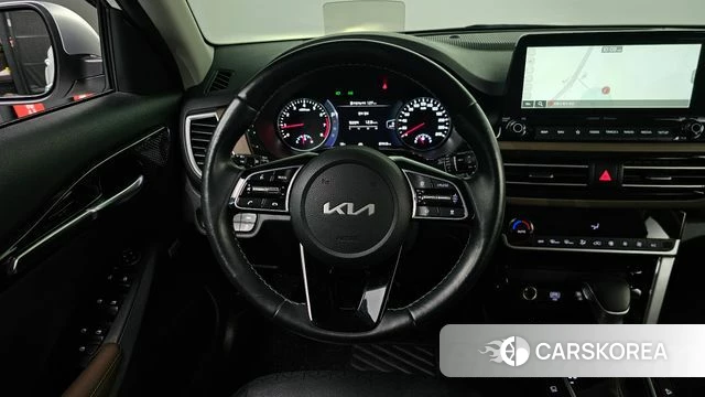 Kia Seltos 2022 Белый из Кореи, фото 5
