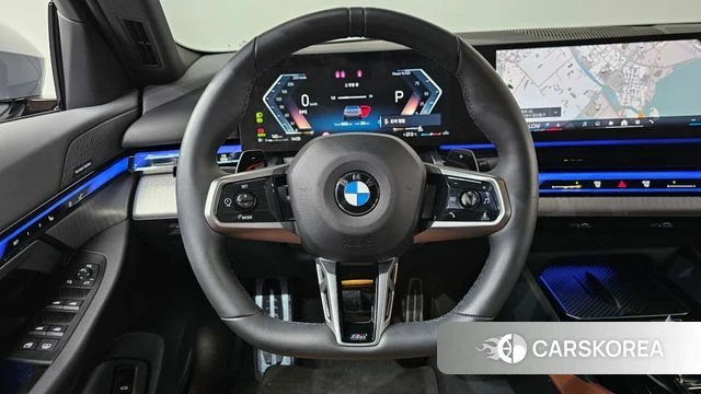 BMW 5 Series (G60) 2024 Цвет галактики из Кореи, фото 5