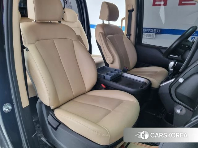 Hyundai Staria 2024 Черный из Кореи, фото 5