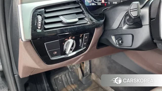 BMW 5 Series (G30) 2021 Черный из Кореи, фото 5