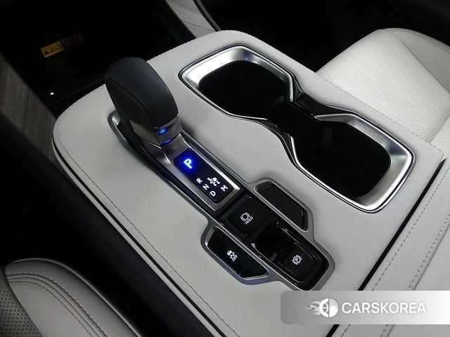 Lexus LM Second Generation 2025 Белый из Кореи, фото 5