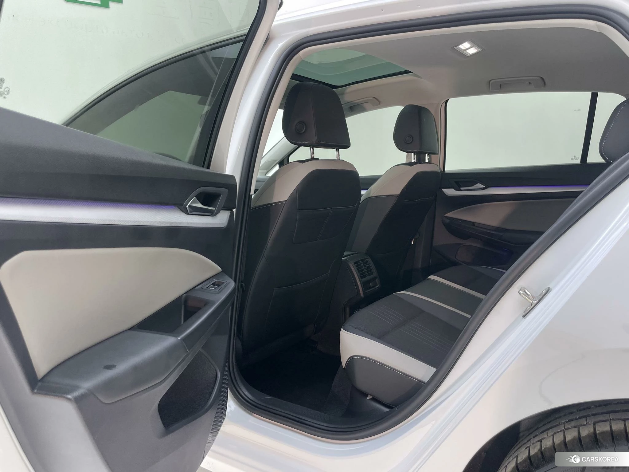 Volkswagen Golf 2022 Белый из Китая, фото 5