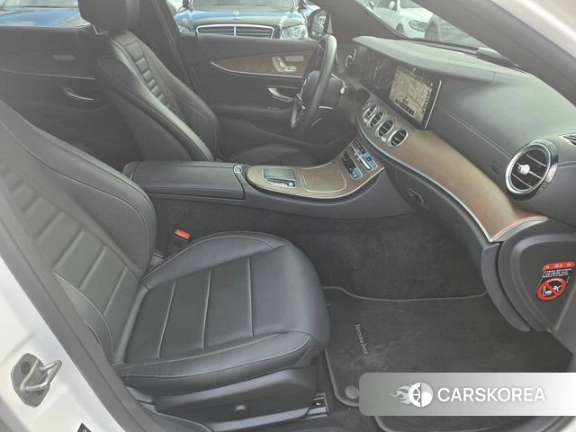 Mercedes-Benz E-Class W213 2021 Белый из Кореи, фото 5