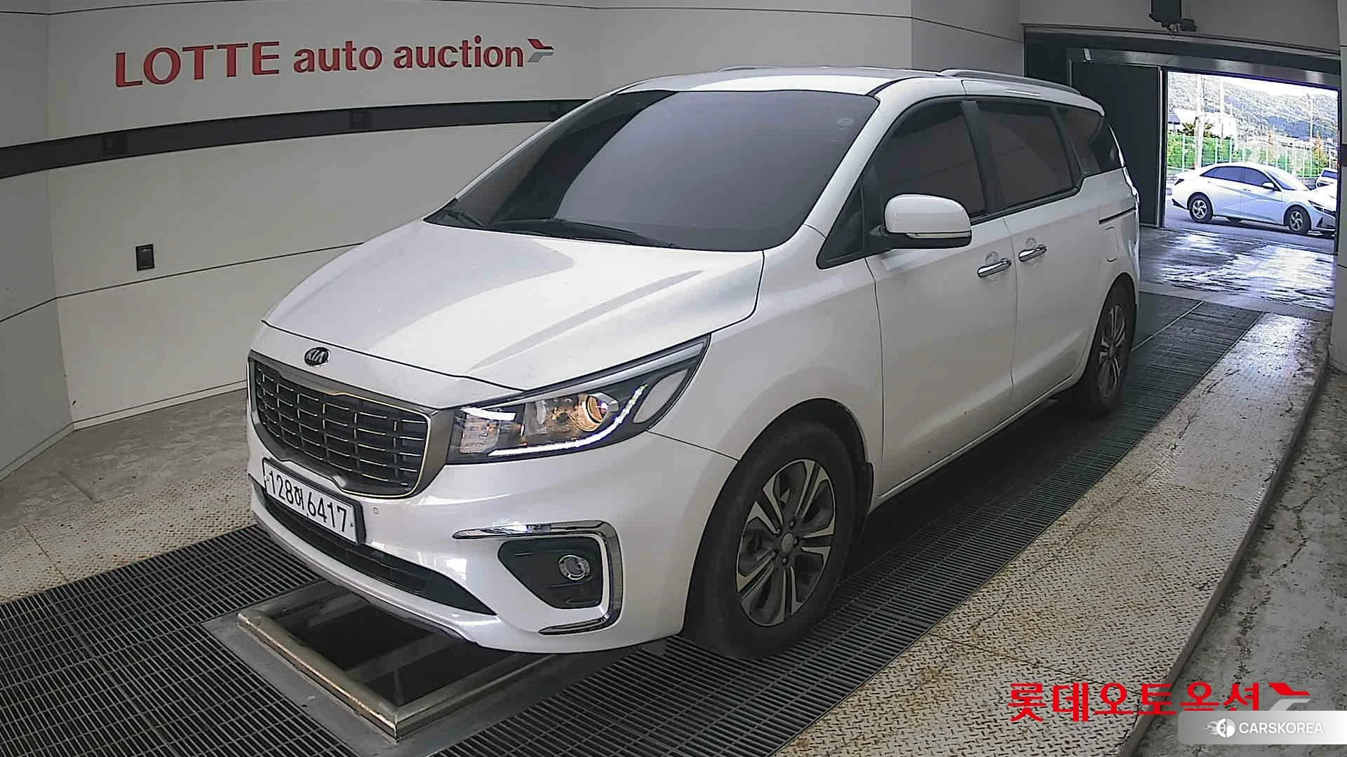 Kia Carnival 2020 Snow White Pearl (optional) из Кореи, фото 5
