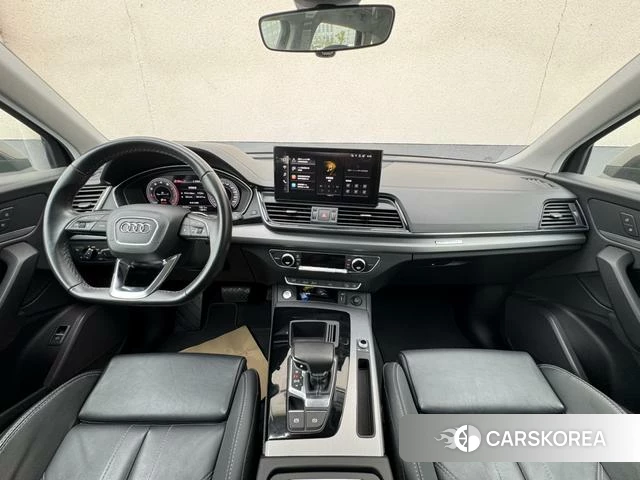 Audi Q5L 2021 Темно-серый из Китая, фото 5